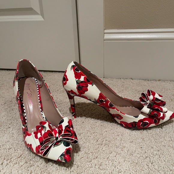 Betsey Johnson Shoes - Betsey Johnson Heels Women 9.5 Shoes Red White Floral Print Prince Pumps Bow